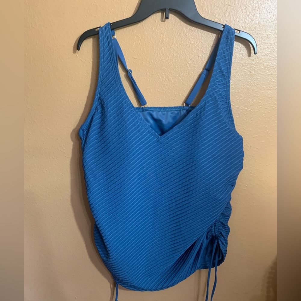 Land's End Tankini Bathing Suit Top Built in Underwire - 18